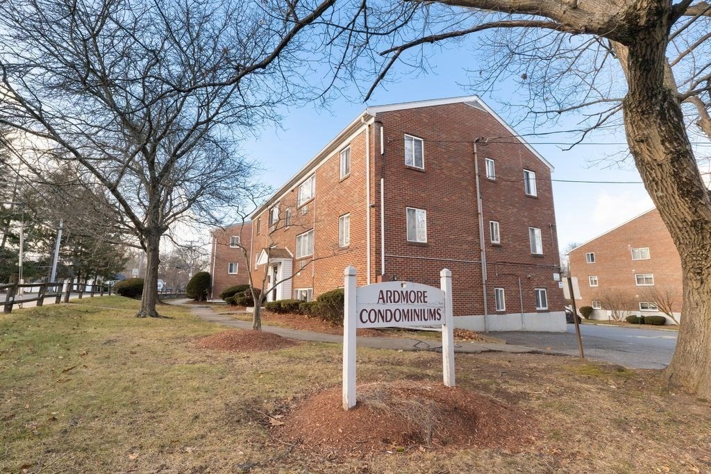 133 Winthrop Street, Unit 21 Framingham, MA 01702 - Photo 14 of 15 a brick building with a bench in front of it