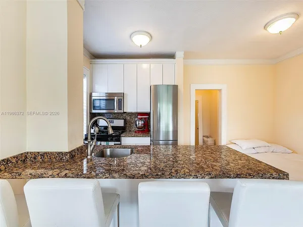 $1,700 | 1611 Michigan Avenue, Unit 10, Miami Beach, FL 33139
