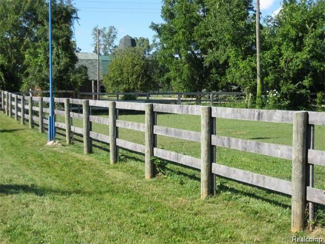 5497 Emmons Road Fowlerville, MI 48836 - Photo 17 of 25 GetMedia (28).jpg