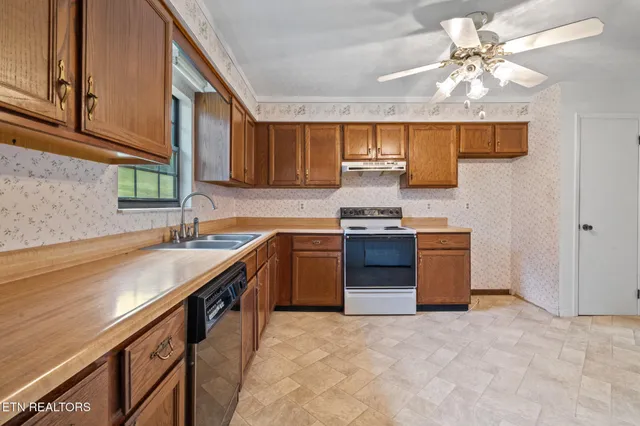 a bathroom with a toilet