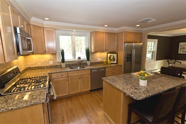 16 Reeves Road Bedford, MA 01730 - Photo 8 of 20 Gallery Image 8