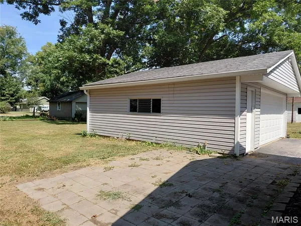 $205,000 | 25 West Oak Street, Mascoutah, IL 62258