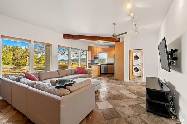 $2,500,000 | 23121 Vineyard Road, Geyserville, CA 95441