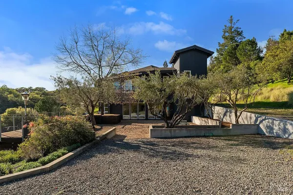 $2,500,000 | 23121 Vineyard Road, Geyserville, CA 95441