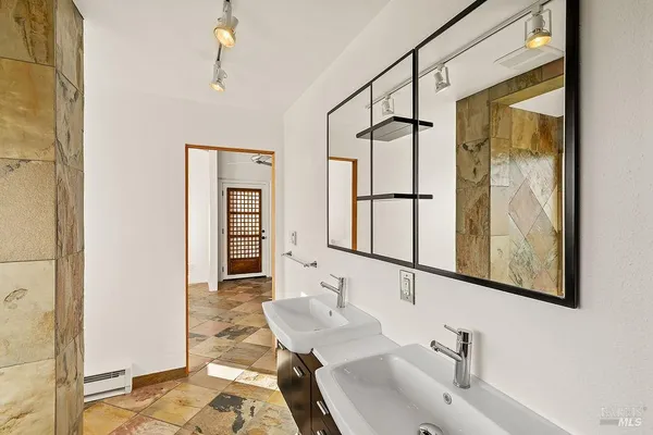 $2,500,000 | 23121 Vineyard Road, Geyserville, CA 95441