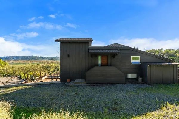 $2,500,000 | 23121 Vineyard Road, Geyserville, CA 95441