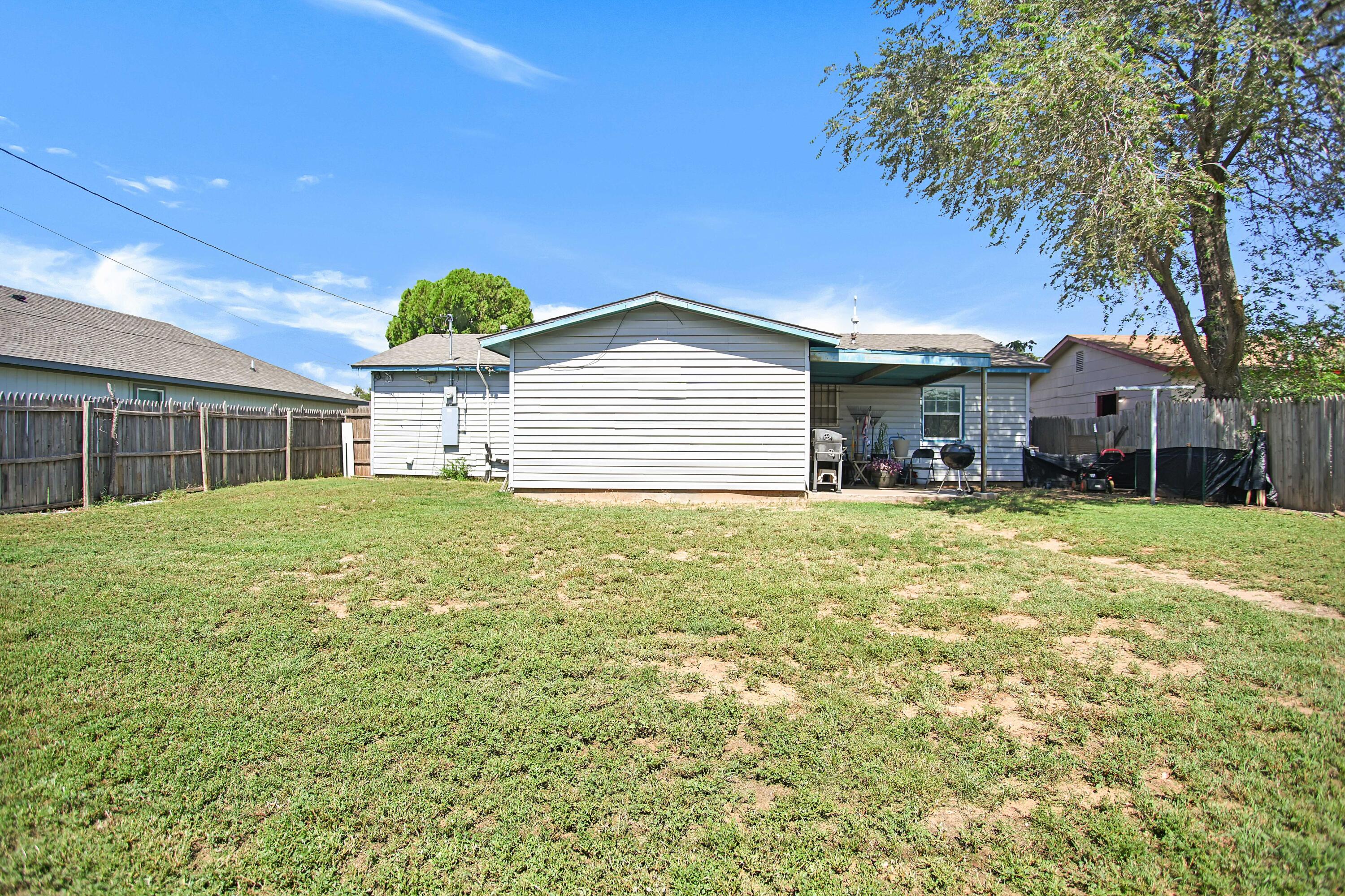 1810 East Colgate Street Lubbock, TX 79403 - Photo 38 of 40 a front view of a house with a garden and yard