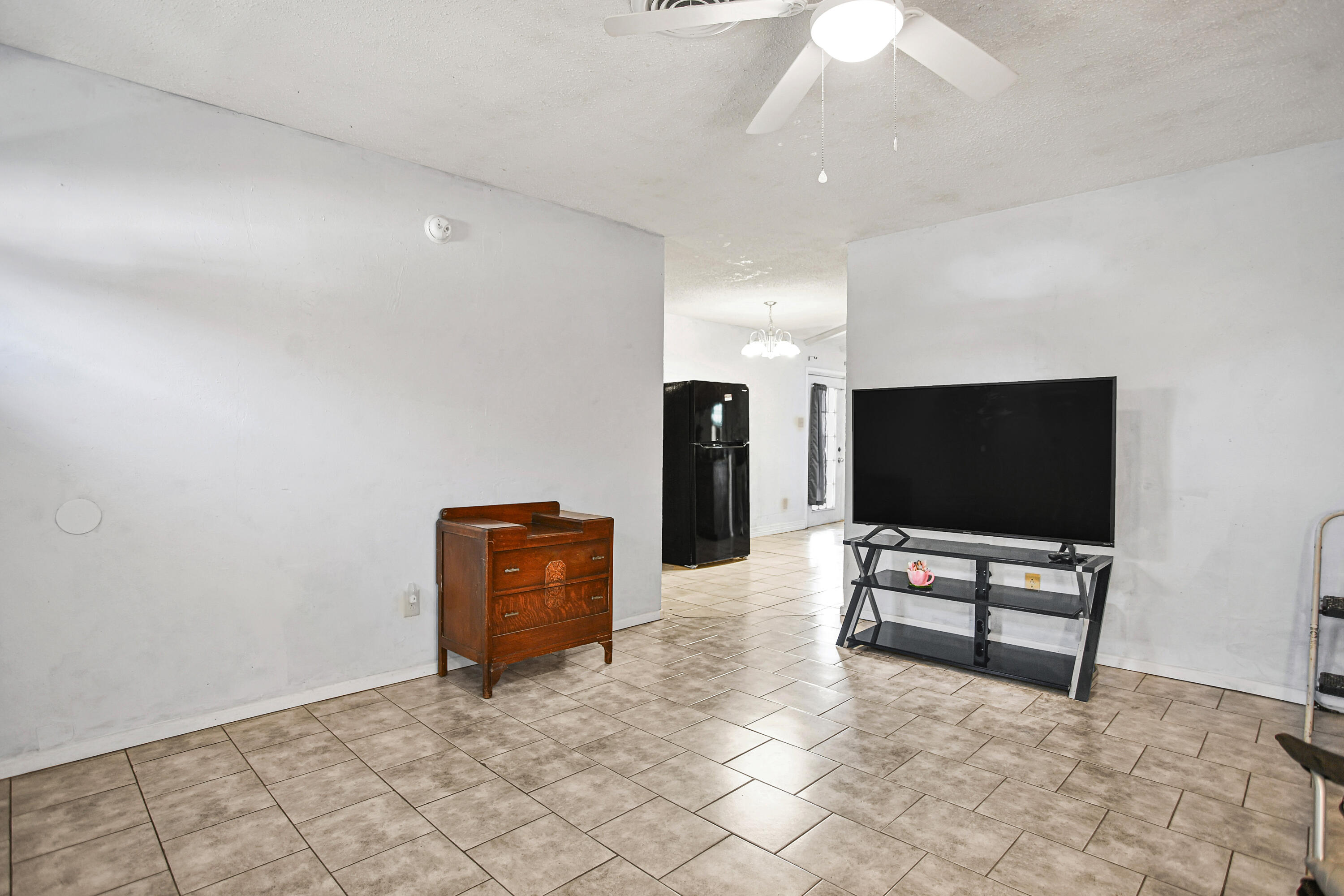 1810 East Colgate Street Lubbock, TX 79403 - Photo 5 of 40 a living room with couch and a flat screen tv