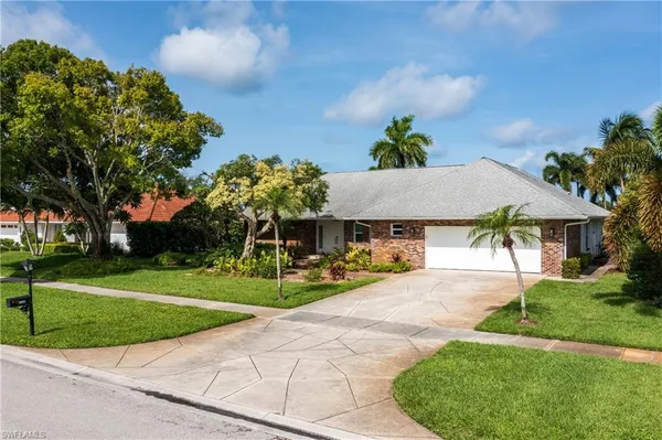 $11,000 | 2500 Kings Lake Boulevard, Naples, FL 34112