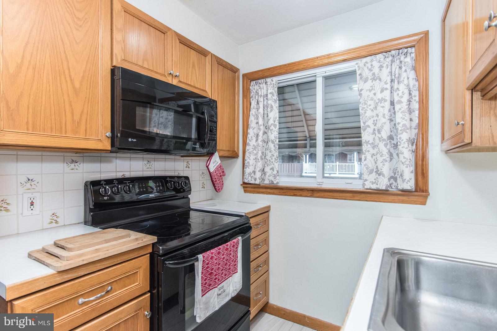 3404 Decatur Street Philadelphia, PA 19136 - Photo 11 of 40 KITCHEN