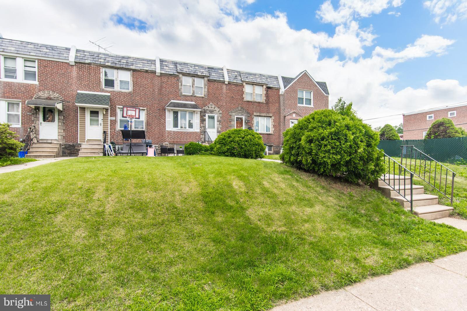 3404 Decatur Street Philadelphia, PA 19136 - Photo 3 of 40 FRONT LAWN