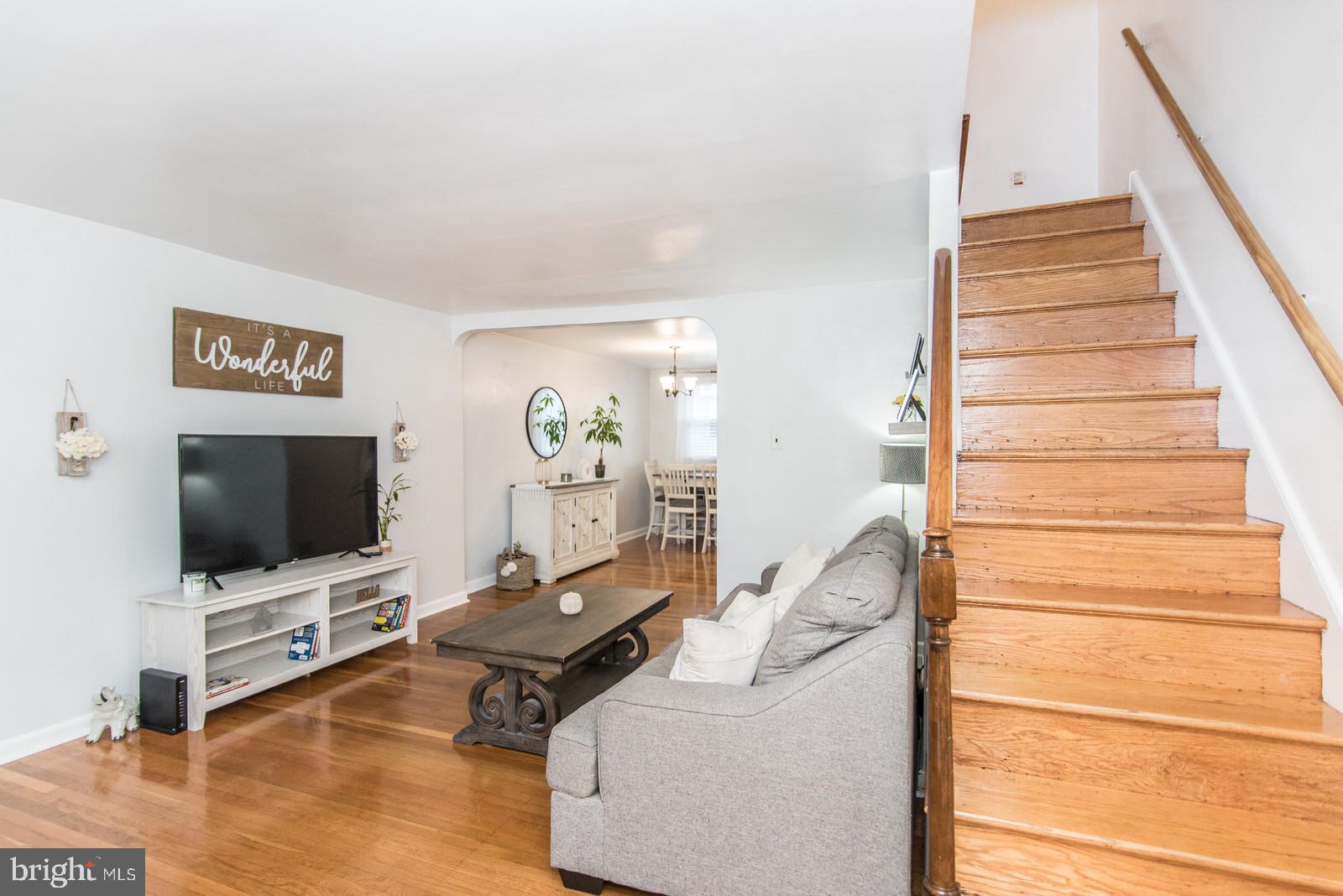 3404 Decatur Street Philadelphia, PA 19136 - Photo 5 of 40 LIVING ROOM