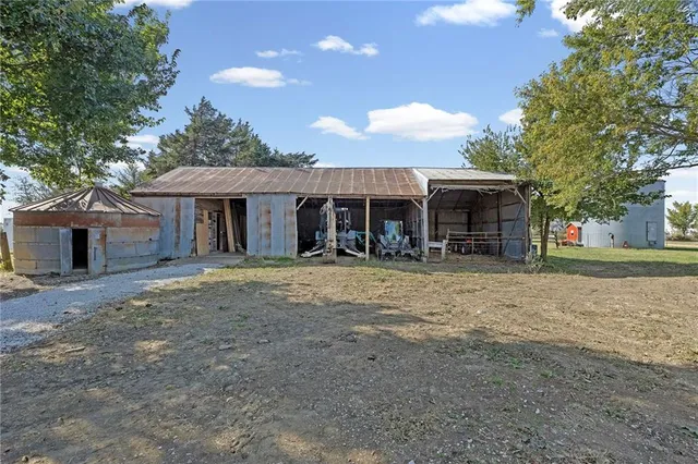 $349,000 | 22244 Northwest 1400th Road, Garnett, KS 66032