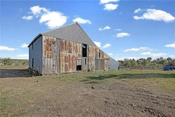 $349,000 | 22244 Northwest 1400th Road, Garnett, KS 66032