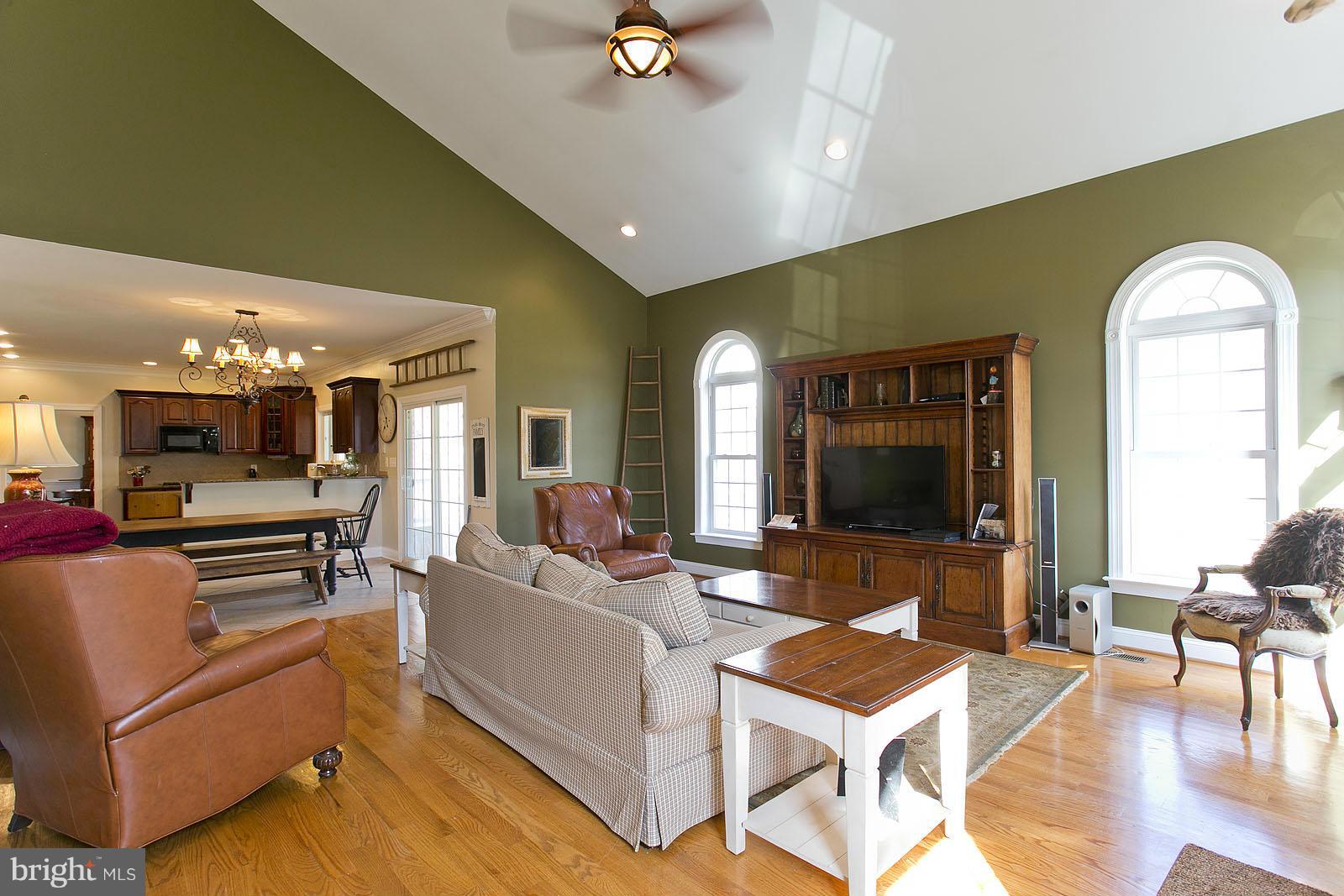 462 Apple Pie Ridge Road Winchester, VA 22603 - Photo 14 of 30 Living Room