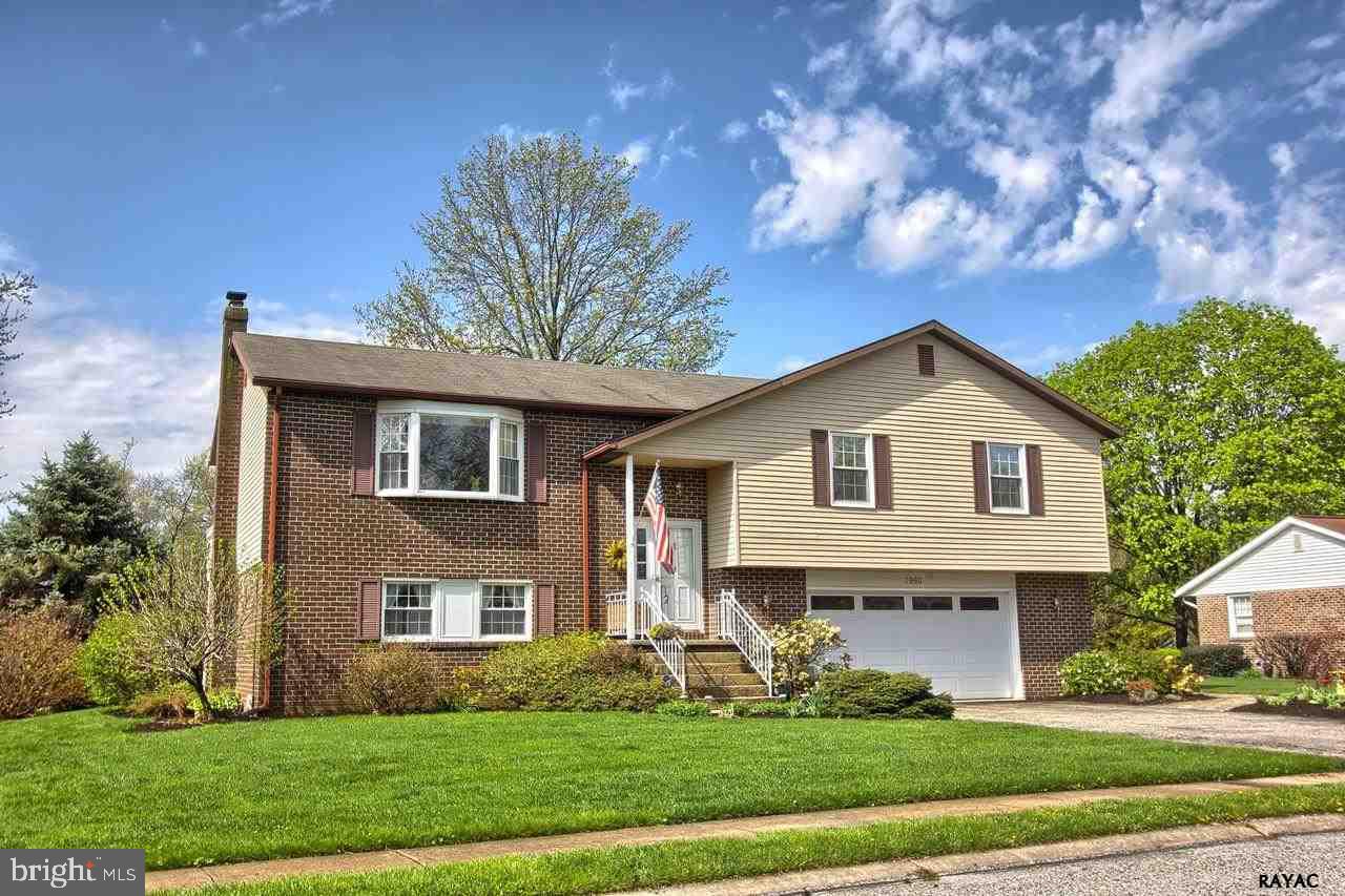1960 Hampton Road York, PA 17408 - Photo 1 of 27 Gallery Image 1