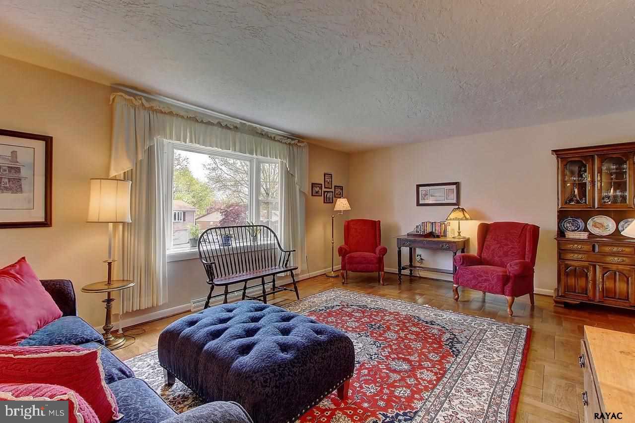 1960 Hampton Road York, PA 17408 - Photo 2 of 27 Gallery Image 2