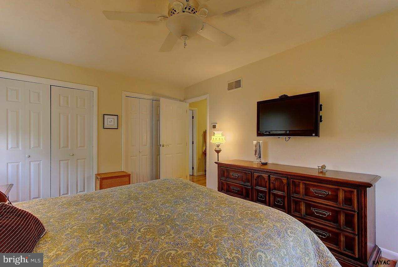 1960 Hampton Road York, PA 17408 - Photo 11 of 27 Gallery Image 11