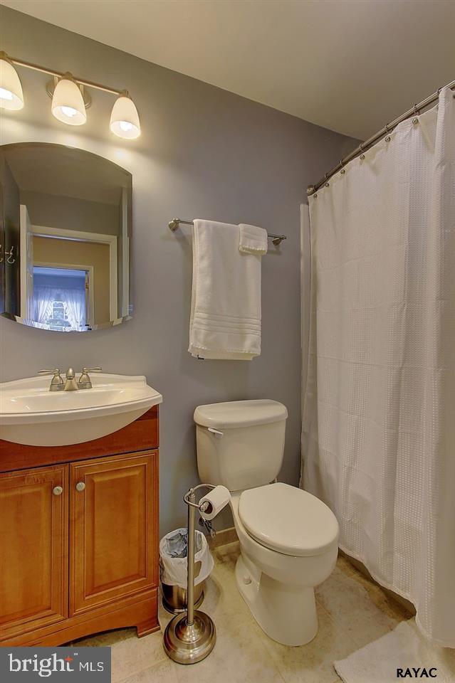 1960 Hampton Road York, PA 17408 - Photo 16 of 27 Gallery Image 16