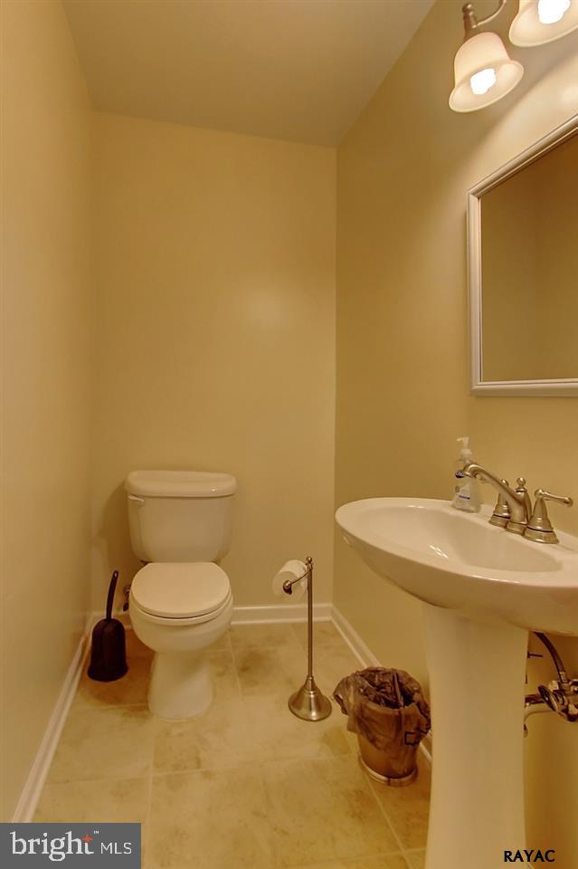 1960 Hampton Road York, PA 17408 - Photo 19 of 27 Gallery Image 19