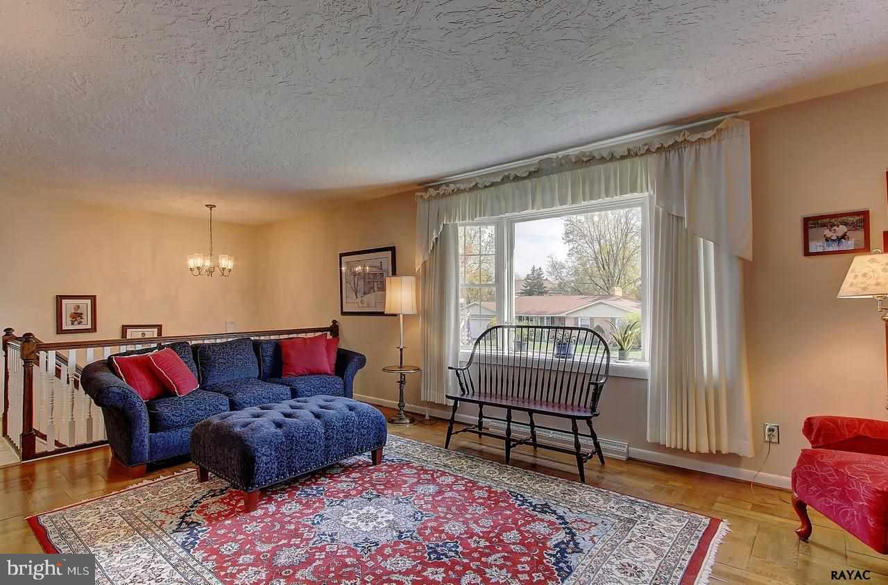 1960 Hampton Road York, PA 17408 - Photo 3 of 27 Gallery Image 3