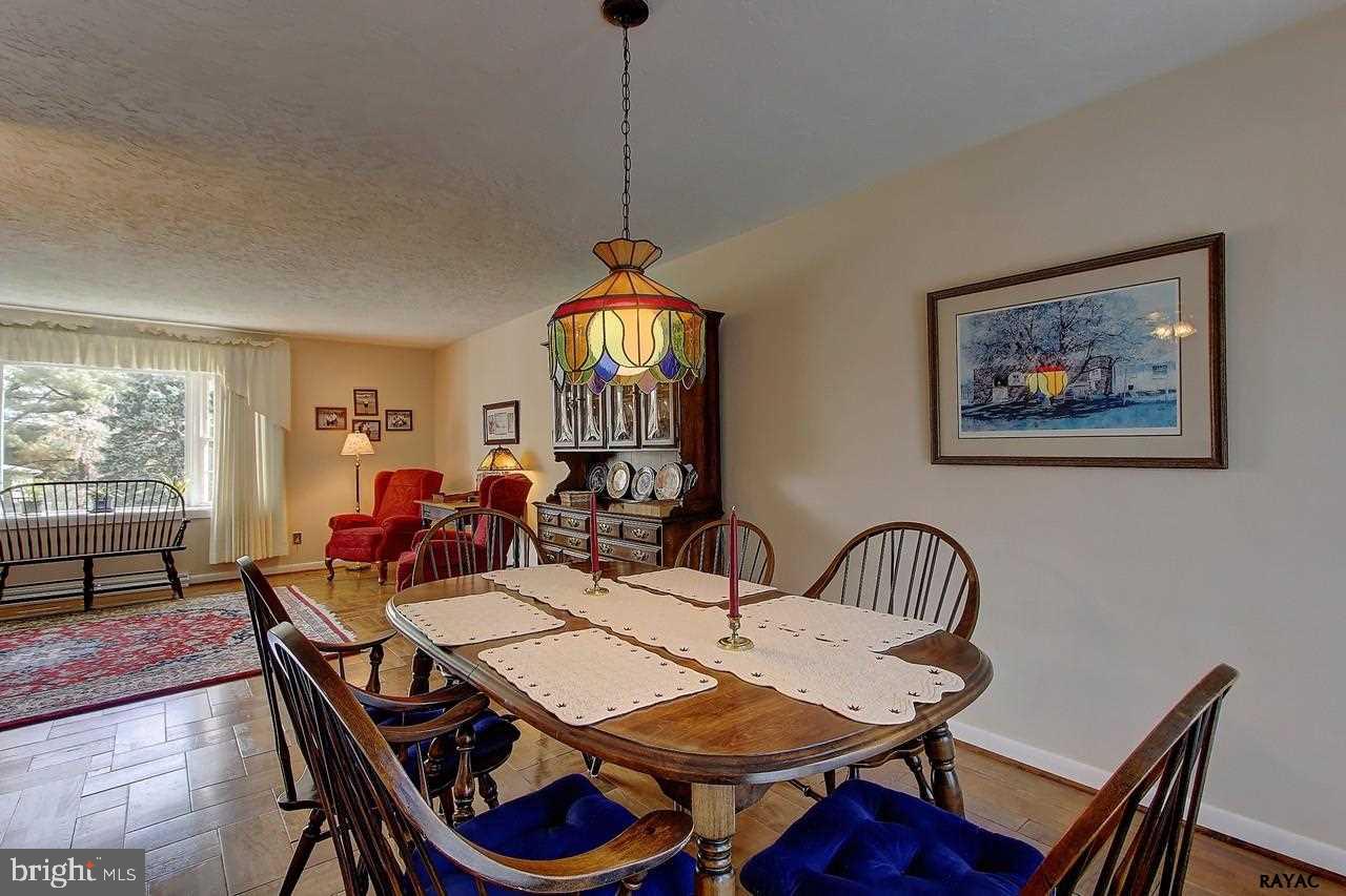 1960 Hampton Road York, PA 17408 - Photo 6 of 27 Gallery Image 6