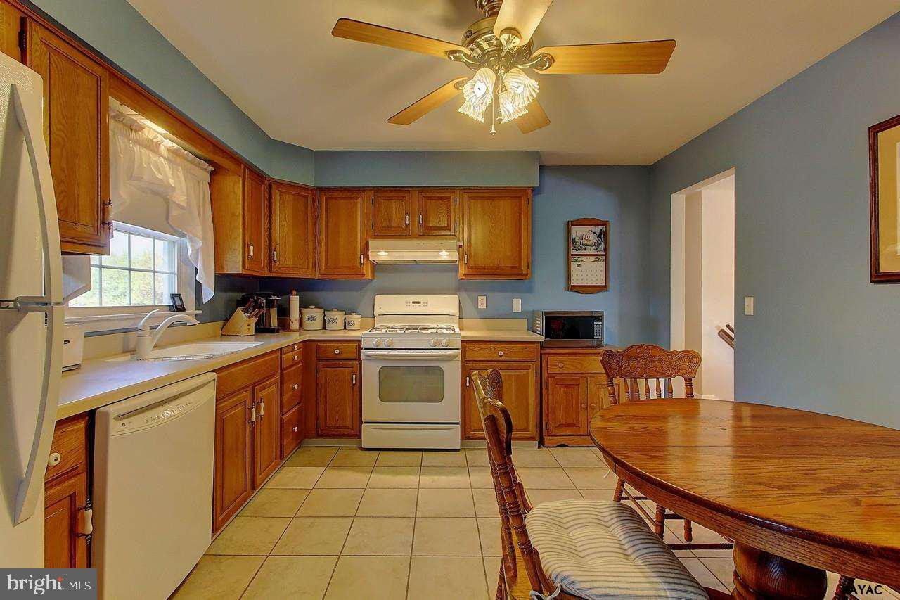 1960 Hampton Road York, PA 17408 - Photo 7 of 27 Gallery Image 7
