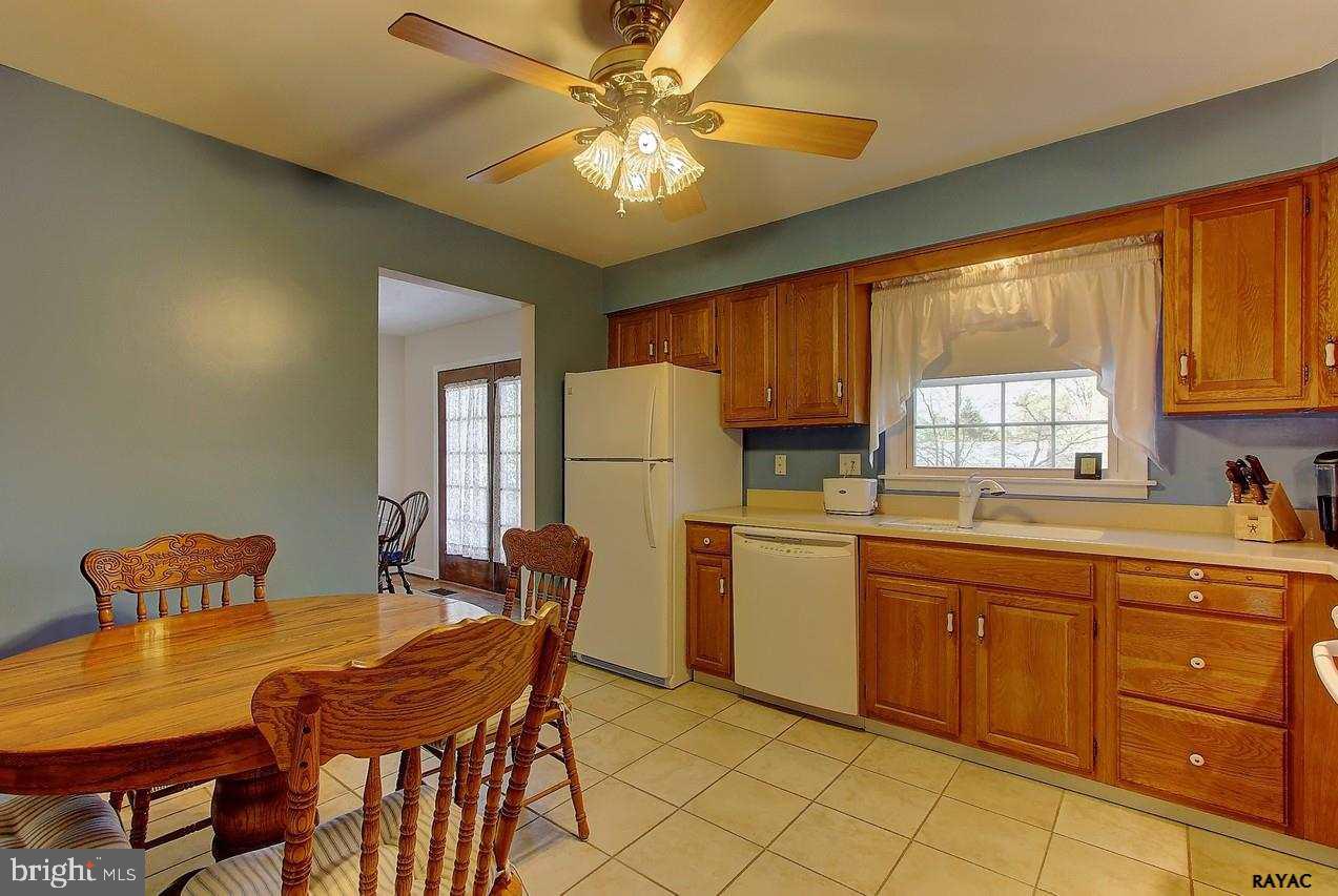 1960 Hampton Road York, PA 17408 - Photo 8 of 27 Gallery Image 8