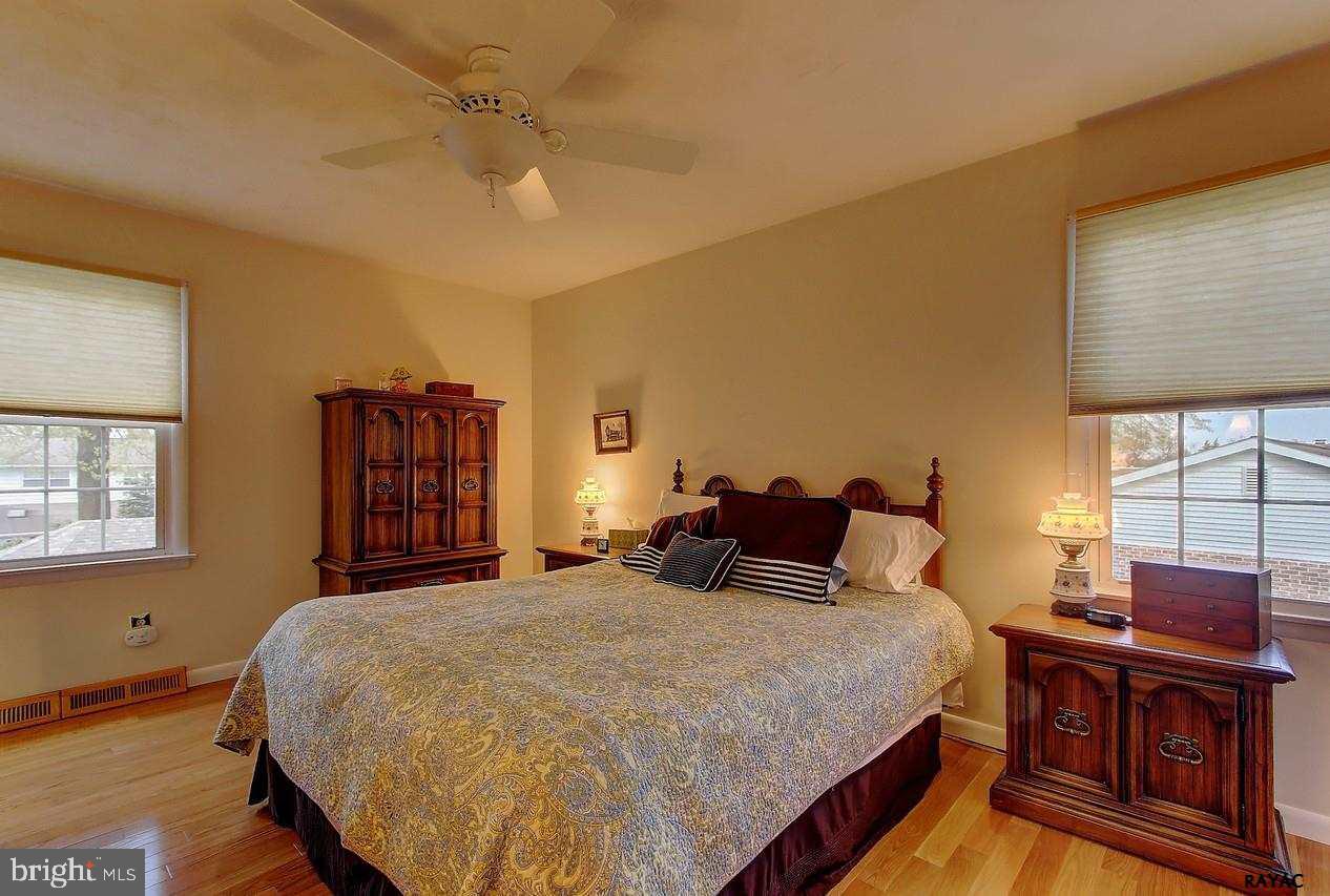 1960 Hampton Road York, PA 17408 - Photo 10 of 27 Gallery Image 10