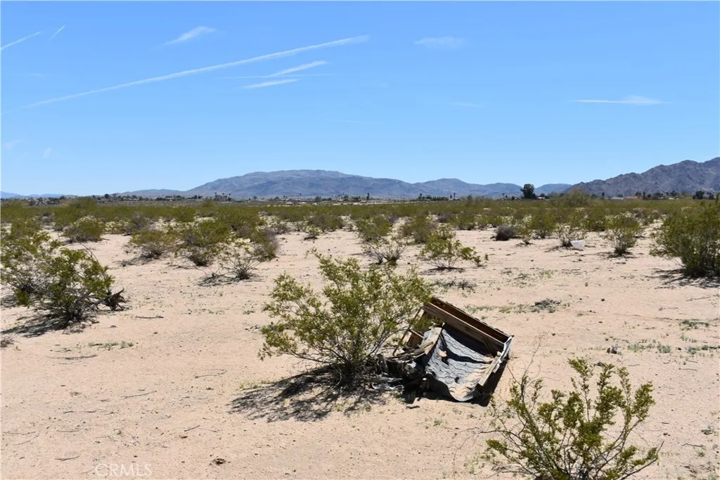 0 Morongo 05 Venice, CA 90291 - Photo 11 of 28 a view of lake and mountain
