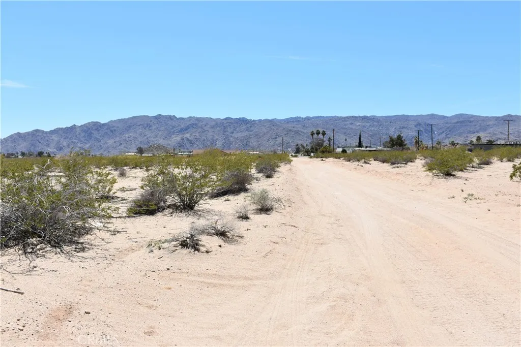 0 Morongo 05 Venice, CA 90291 - Photo 18 of 28 a view of lake and mountain