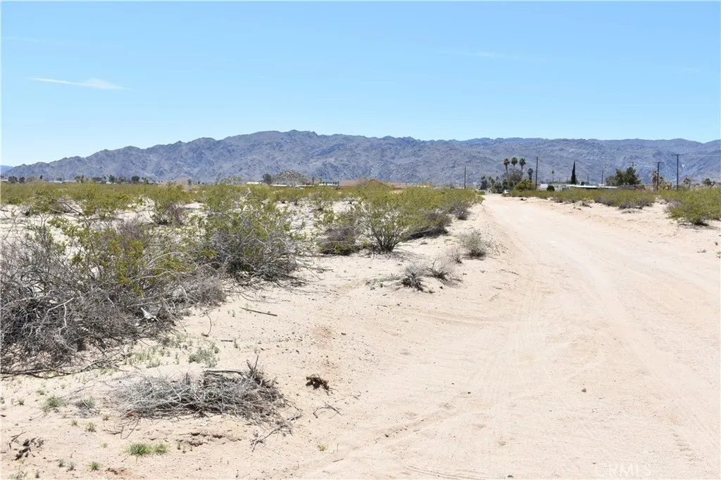 0 Morongo 05 Venice, CA 90291 - Photo 19 of 28 a view of a mountain with an outdoor space