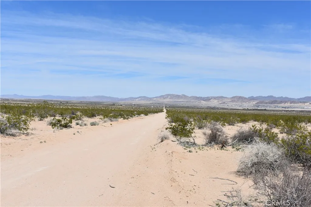 0 Morongo 05 Venice, CA 90291 - Photo 27 of 28 a view of lake view and mountain view