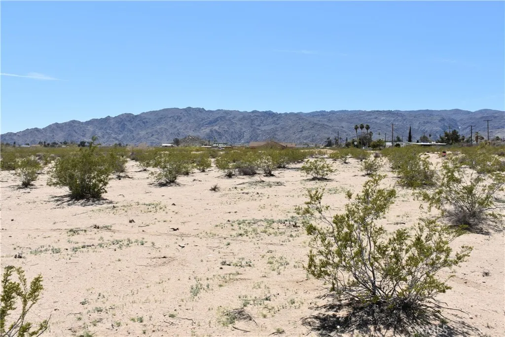 0 Morongo 05 Venice, CA 90291 - Photo 9 of 28 a view of lake and mountain