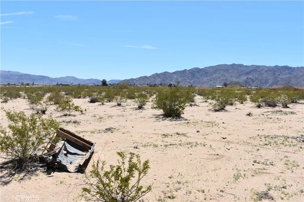 0 Morongo 05 Venice, CA 90291 - Photo 10 of 28 a view of lake with mountain