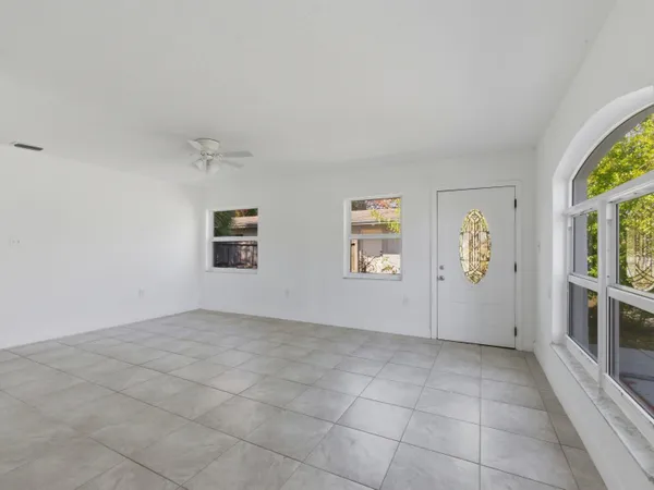 $294,000 | 607 North 19th Street, Fort Pierce, FL 34950