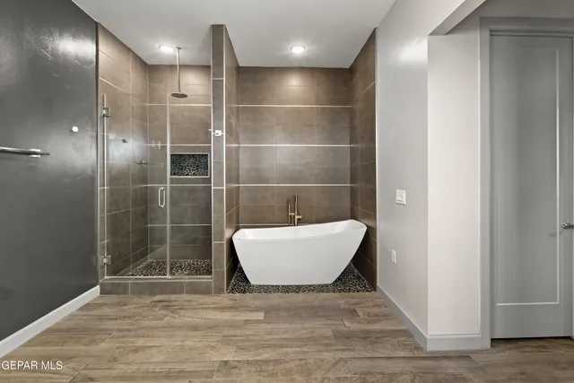 $658,000 | 421 South Festival Drive, El Paso, TX 79912