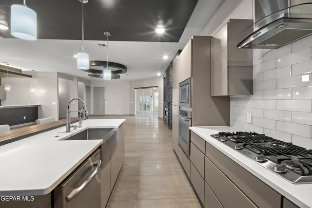 $658,000 | 421 South Festival Drive, El Paso, TX 79912