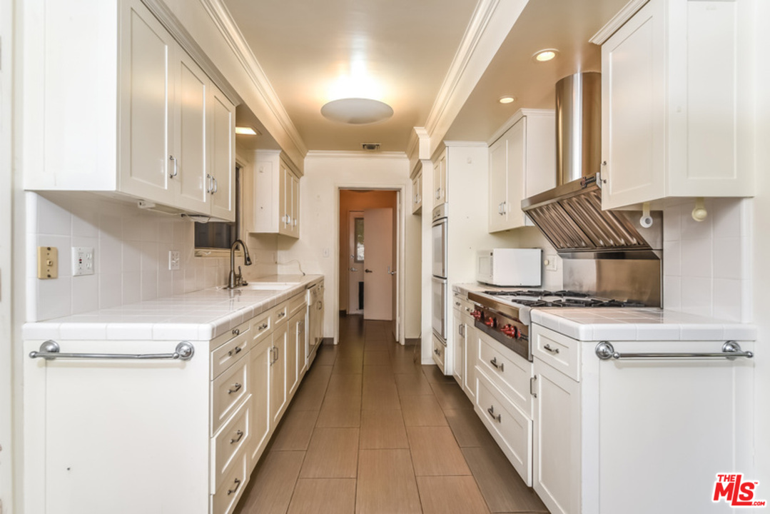 3443 Mandeville Canyon Road Los Angeles, CA 90049 - Photo 13 of 42