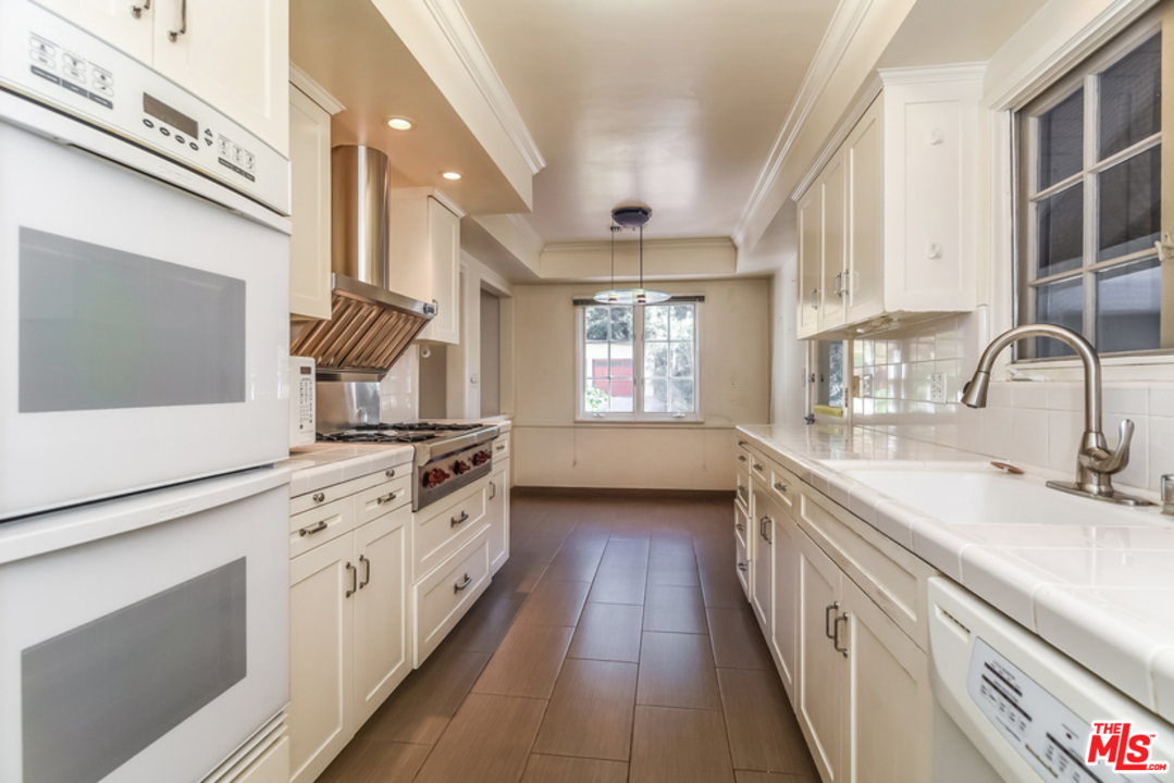 3443 Mandeville Canyon Road Los Angeles, CA 90049 - Photo 14 of 42