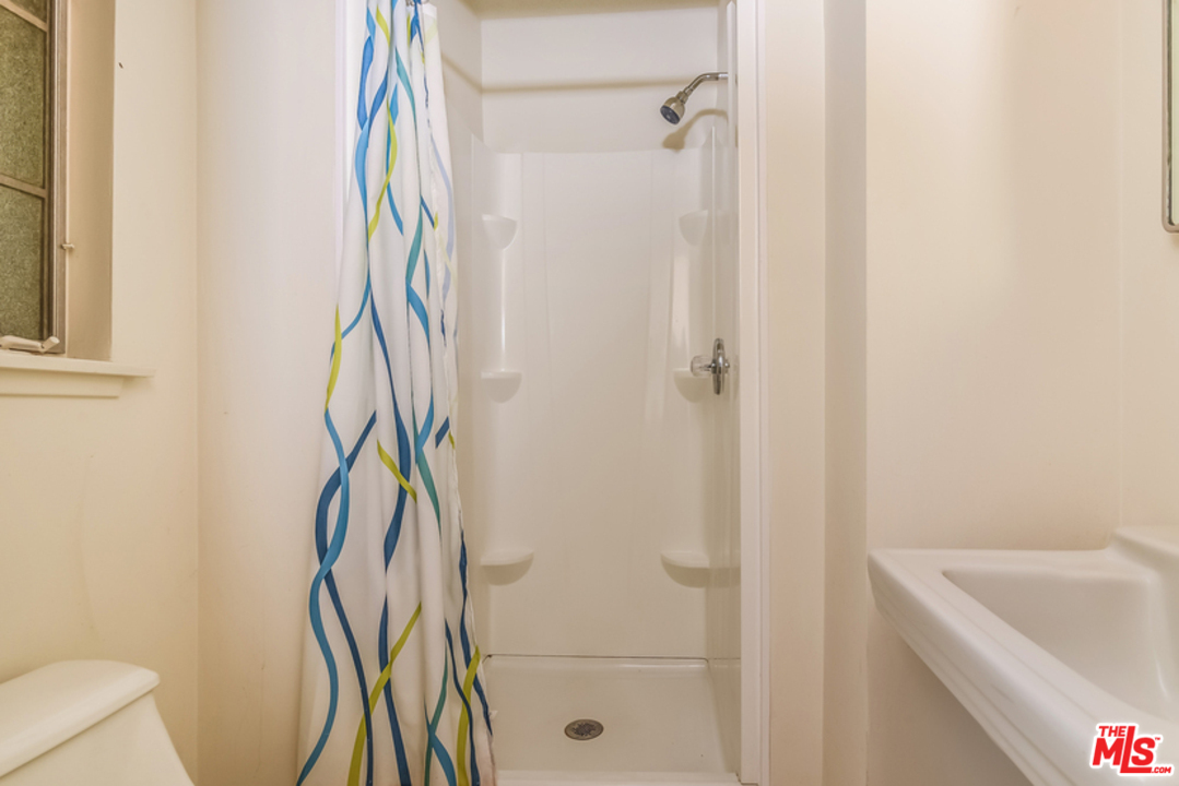 3443 Mandeville Canyon Road Los Angeles, CA 90049 - Photo 21 of 42