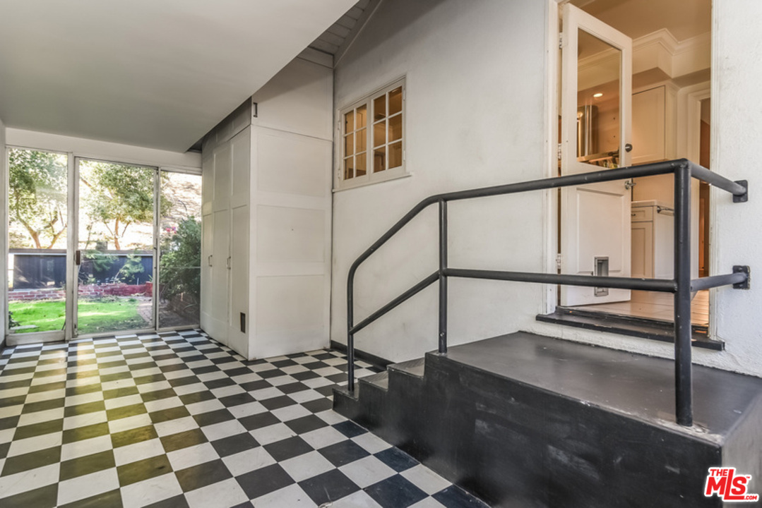 3443 Mandeville Canyon Road Los Angeles, CA 90049 - Photo 23 of 42