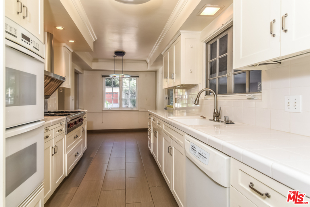 3443 Mandeville Canyon Road Los Angeles, CA 90049 - Photo 10 of 42