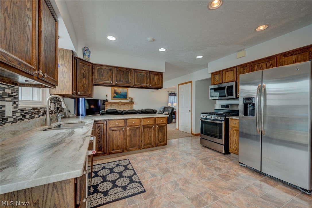 1150 Spring Road Cleveland, OH 44109 - Photo 8 of 25
