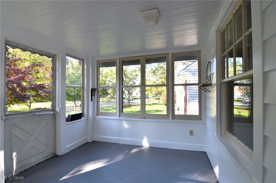 2559 Canterbury Road Cleveland, OH 44118 - Photo 30 of 30 Enclosed front porch