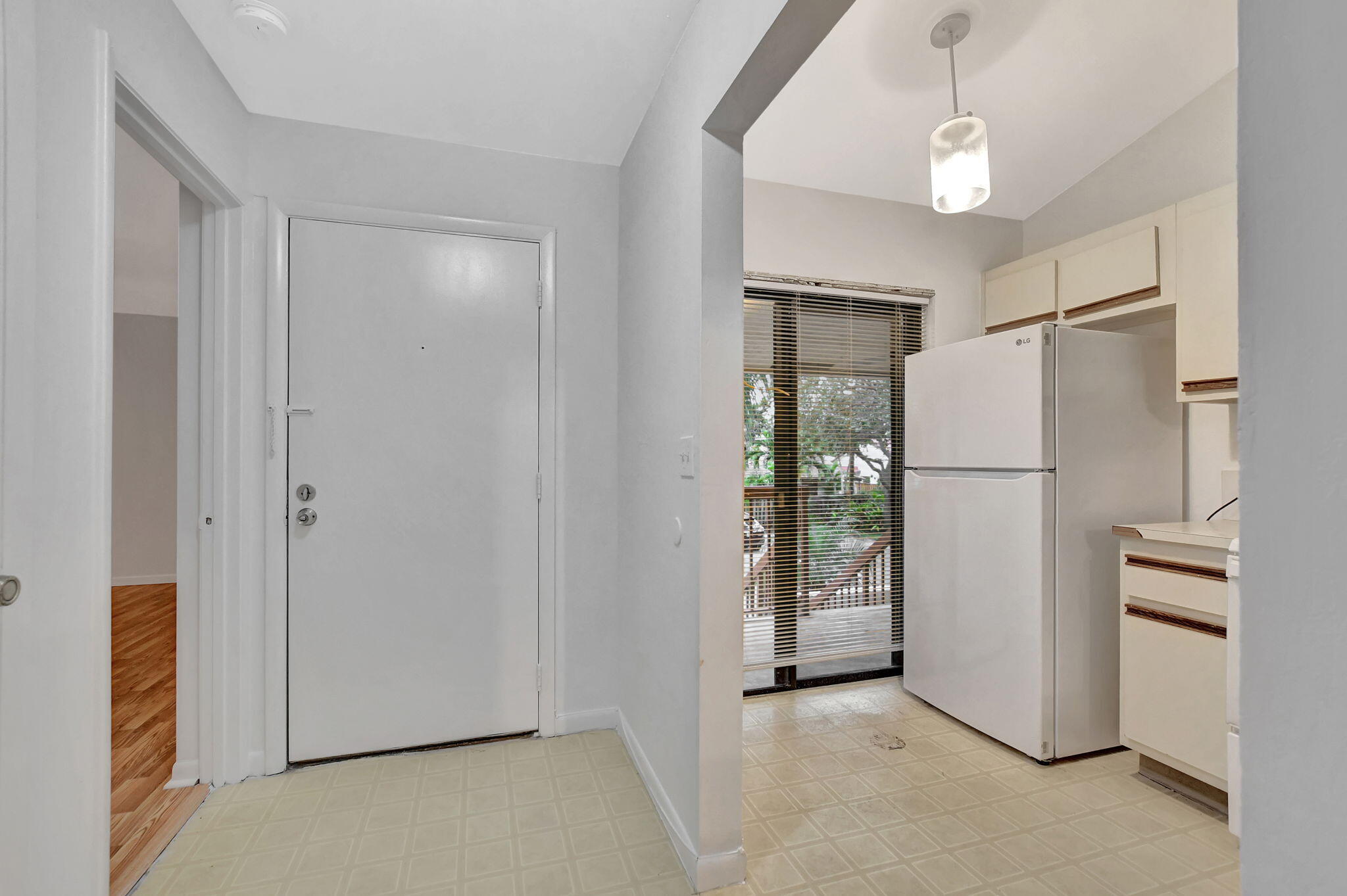3939 Northeast 5th Avenue, Unit D201 Boca Raton, FL 33431 - Photo 4 of 33 Entrance/kitchen