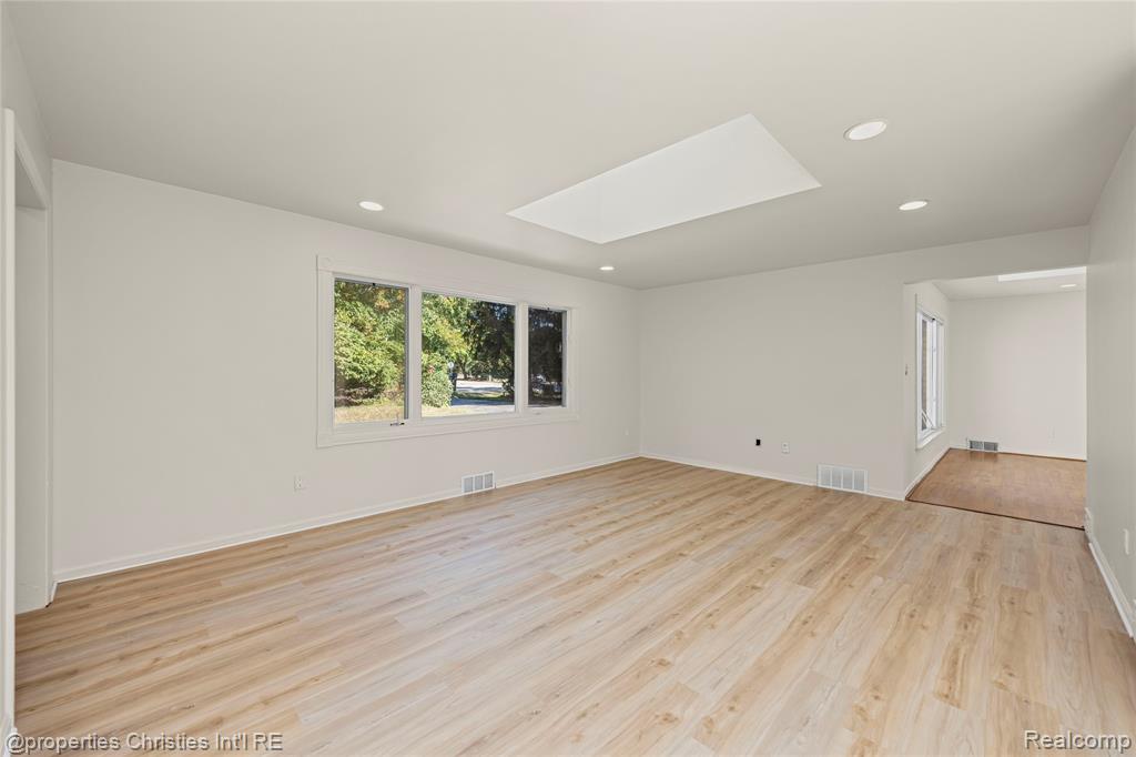 6550 Inkster Road West Bloomfield, MI 48322 - Photo 6 of 39