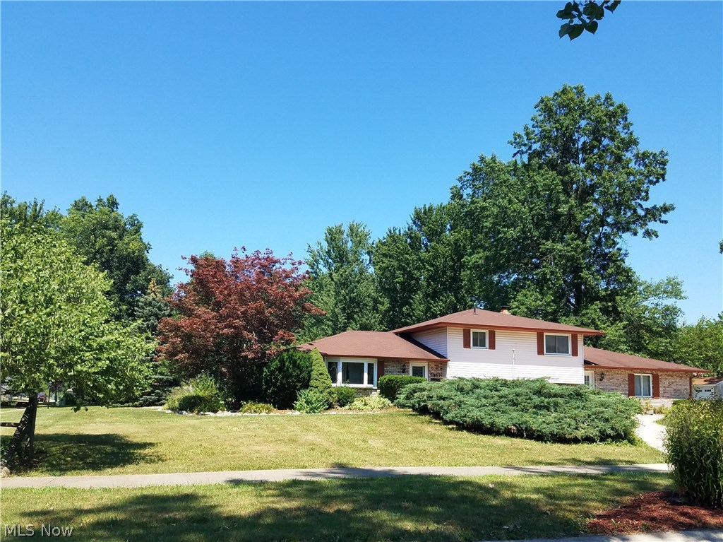 5957 Emerald Street North Ridgeville, OH 44039 - Photo 2 of 18