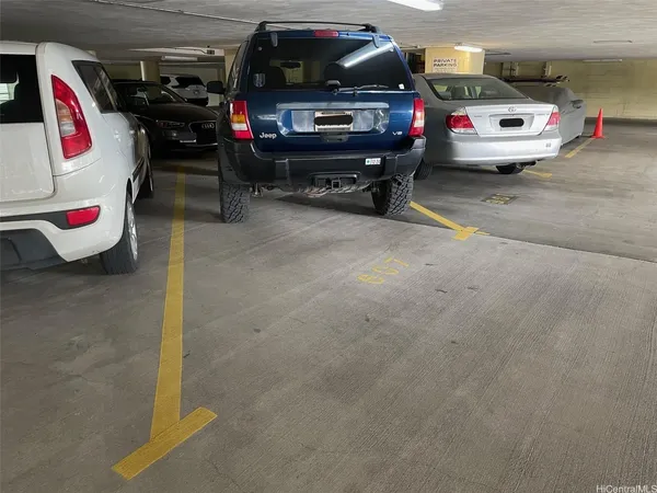 $2,900 | 14 Aulike Street, Unit 607, Kailua, HI 96734