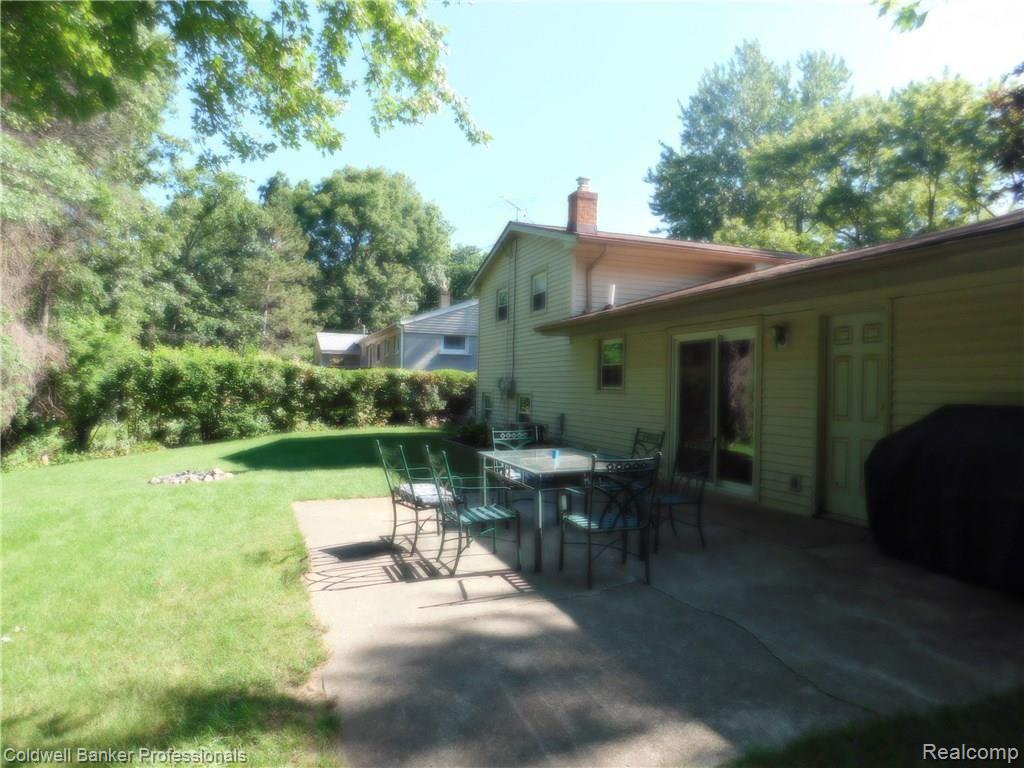8979 Onandaga Road Clarkston, MI 48348 - Photo 9 of 24 DSCN0926.JPG